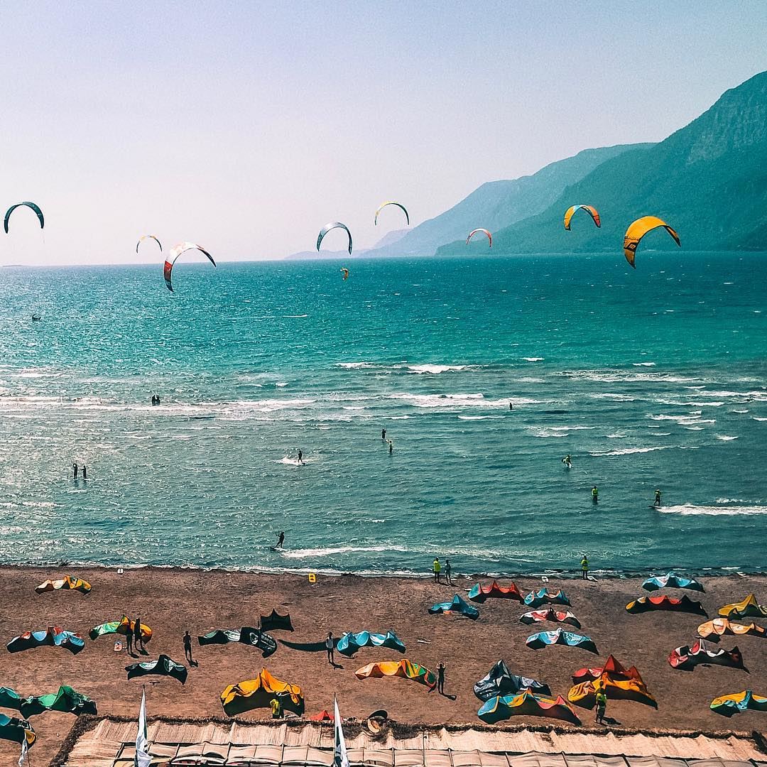 A beautiful festival of kite surfers at Gokova Bay; Turkey.A day not to... (KiteXtreme-Turkey/Gokova)