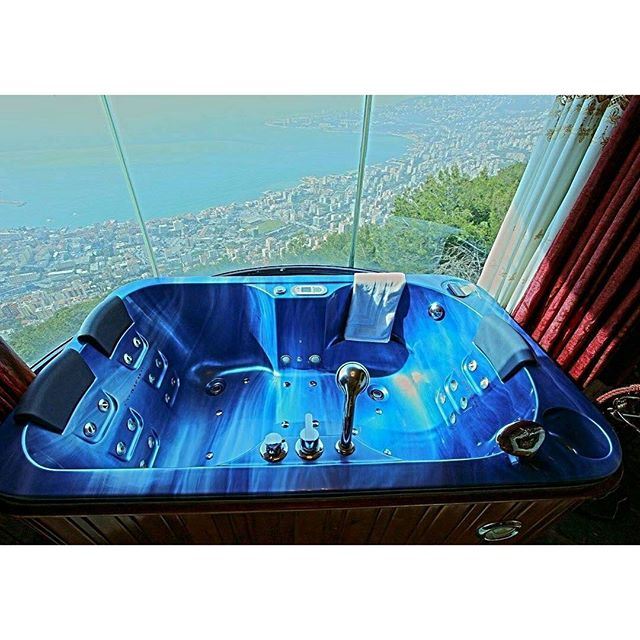 A custom-made spa tub, overlooking that magical view, just for you. (Bay Lodge)