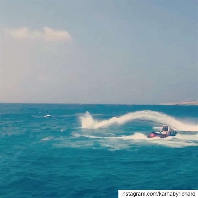 A glimpse of the flyboard show at Ta7et l ri7 while performing a  dolphin... (Lebanon)