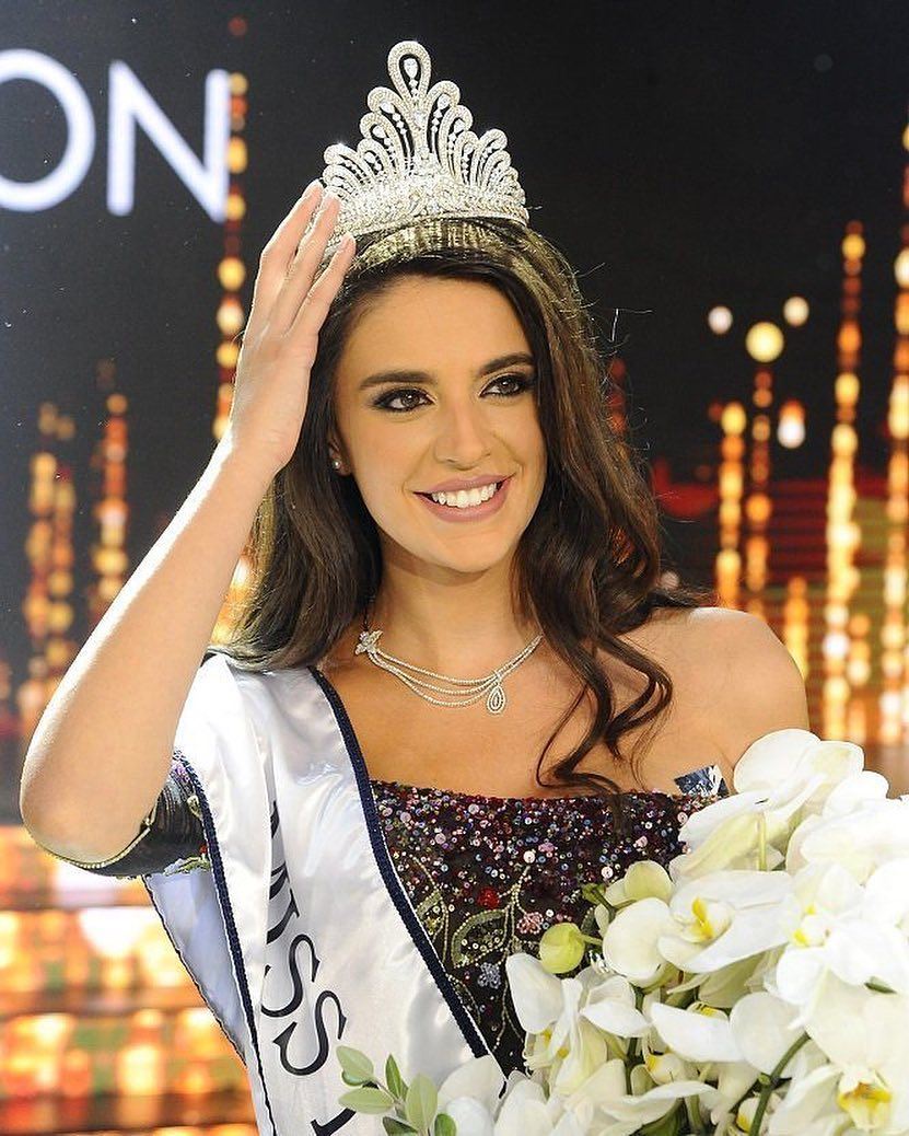 A linda modelo libanesa Perla Helou ganhou neste domingo o título de Miss... (Casino du Liban)