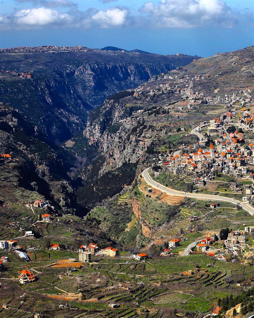 A magia dos vilarejos maronitas nas montanhas sagradas do Líbano encanta... (Bcharreh, Liban-Nord, Lebanon)