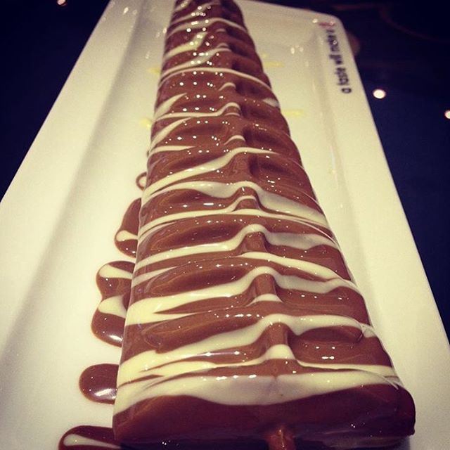 A taste will make you ❤️❤️❤️ Nothing better than Eating Chocolate  (Dip N Dip Lebanon)