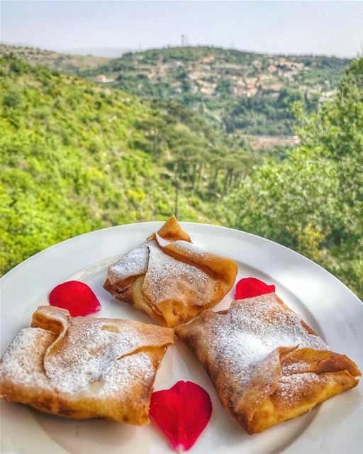 A thin crunchy dough with a heart of orange blossom flavored creamy... (Deïr El Qamar, Mont-Liban, Lebanon)