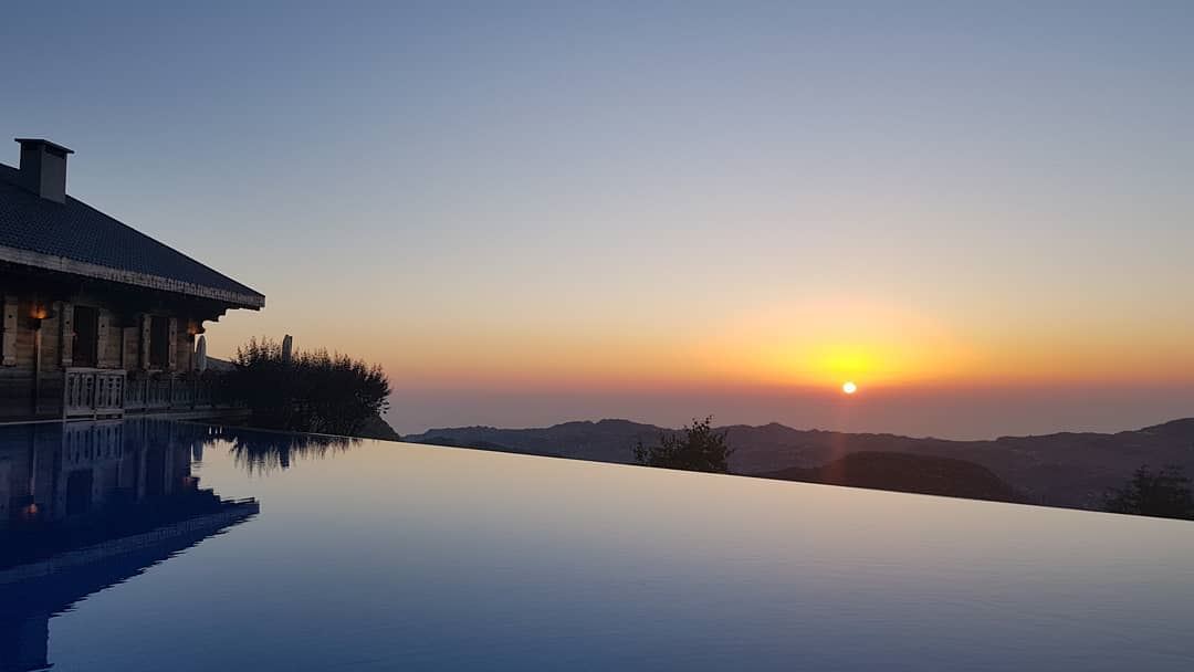 A tribute to @lemontagnou for serving one of the best  sunsets in  Lebanon... (Le Montagnou)