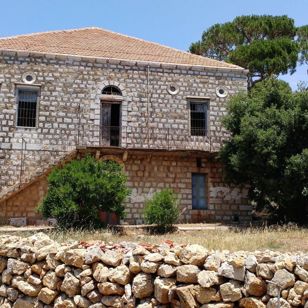 Abandoned home in the midst of a large yard peppered with olive and fig... (Marjayoûn, Al Janub, Lebanon)