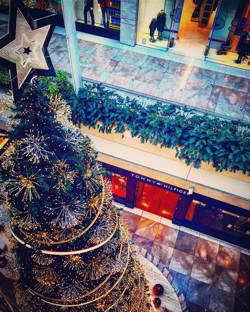 ABC Achrafieh’s Christmas Tree From Above🎄🌟@abclebanon @beirutpage @beir (Abc Mall Ashrafieh)