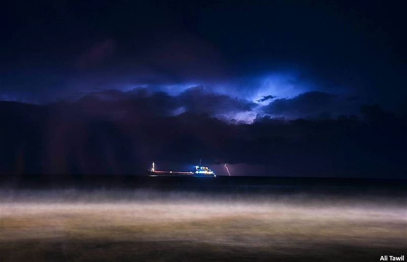 About last night ⚡️☁️ 🛳 longexposure  storm  thunder  waterscape  sea ... (Saïda, Al Janub, Lebanon)