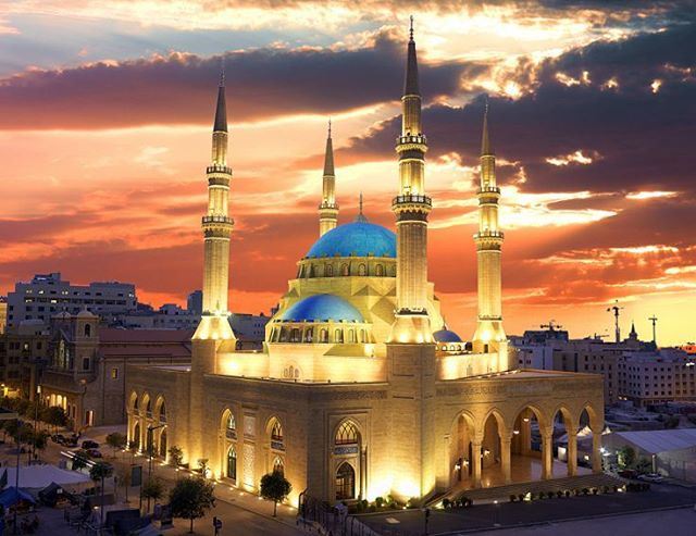Adalah tempat ketenangan muslim Libanon terutama bagi yang beragama Islam,... (Beirut, Lebanon)