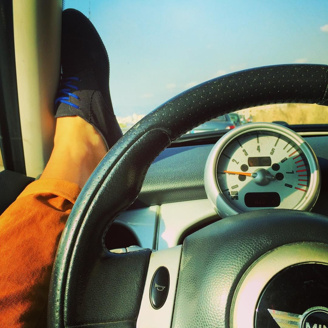 After a 2-hour  roadtrip from  hamra to  jounieh: yes, that's my leg while...