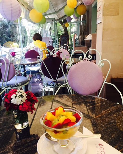  afternoon snack fruits fruitsalad healthy foodie foodphotography... (Écafé Sursock)