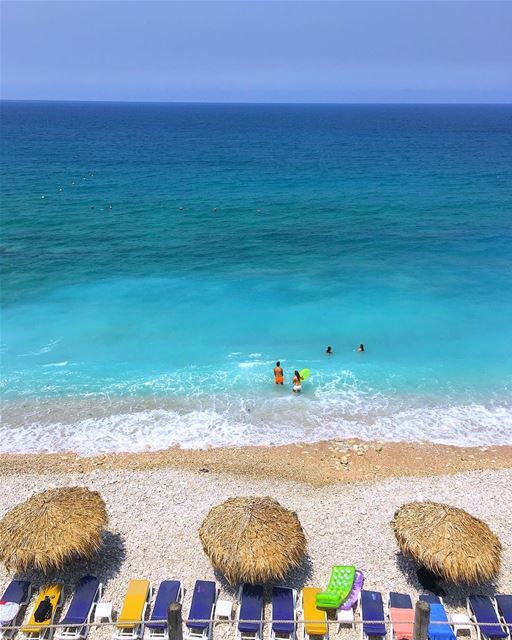 Água azul-turquesa de dia e frutos do mar suculentos, mezze libanesa, músic (Loco Beach Resort)