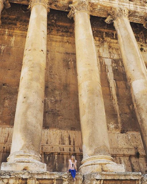 Alguns lugares são mágicos demais para palavras. Baalbeck, no Líbano, é um... (Temple of Bacchus)