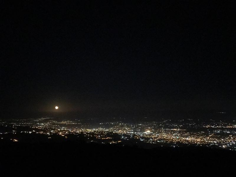 ~..ALMOST FULL Red Moon: Driving to the moon 🌘🚗..~ amazingview @amazing (Al Knaysah, Mont-Liban, Lebanon)