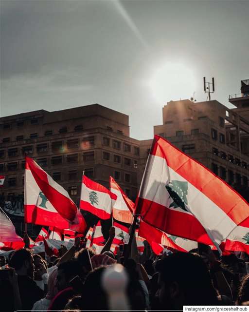  AMAZING  REVOLUTION  PHOTOS by @louaykabalan 🇱🇧❤️🇱🇧......... (Beirut, Lebanon)