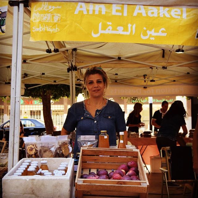 An encounter at Souk el Tayeb… Paul and Minerva are selling apple...
