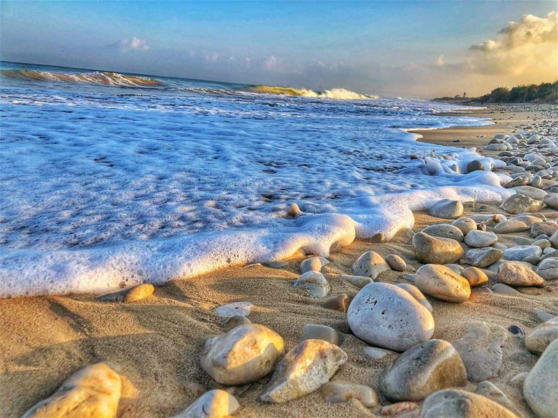 An unforgettable sunrise by the sea 🌊 .... sea  beach  waves  sand ... (Turquoise BEACH Resort)