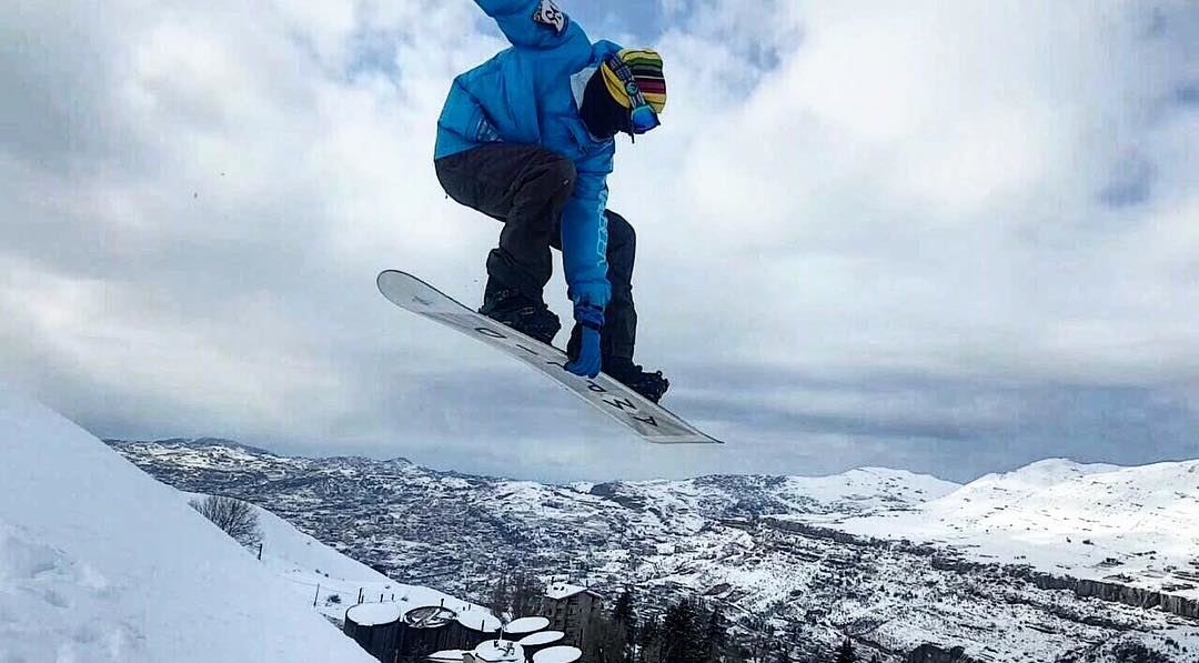 And here's Willy taking the high dive straight to pure powdery bliss. Hats... (Kfardebian)