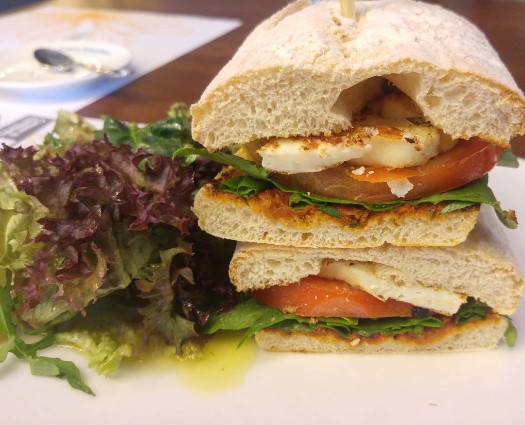 💫 And this mouthwatering Halloumi sandwich is all mine 😀...