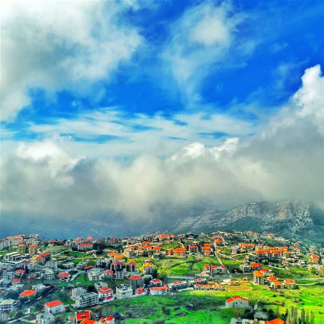 And you ask me why i love my Lebanon!! 🌲❤🌲  photography  pictureoftheday... (Ehden, Lebanon)