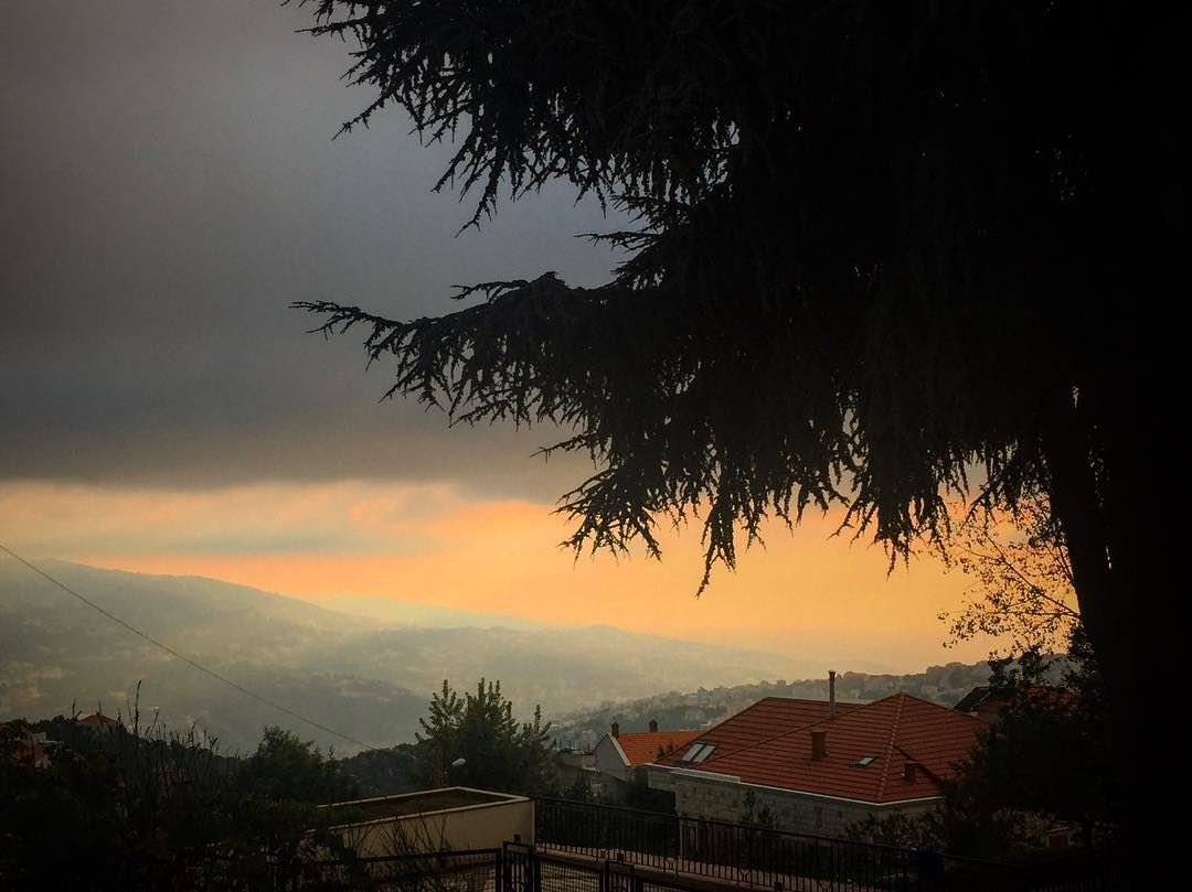 Another  charming  sunset from Rayfoun 💛 village  rayfoun ... (Rayfun, Mont-Liban, Lebanon)