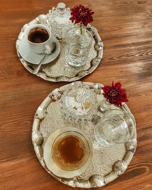 Arabic coffee vs Zghurat ☕⚘ @uptownbeirutlbИдеальный арабский торт - это о (Dbayeh, Mont-Liban, Lebanon)
