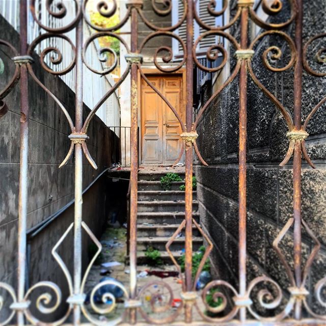 📽  archlife  archilover  old  architecture  architect  interiorarchitect ... (Mar Mikhael, Beirut)
