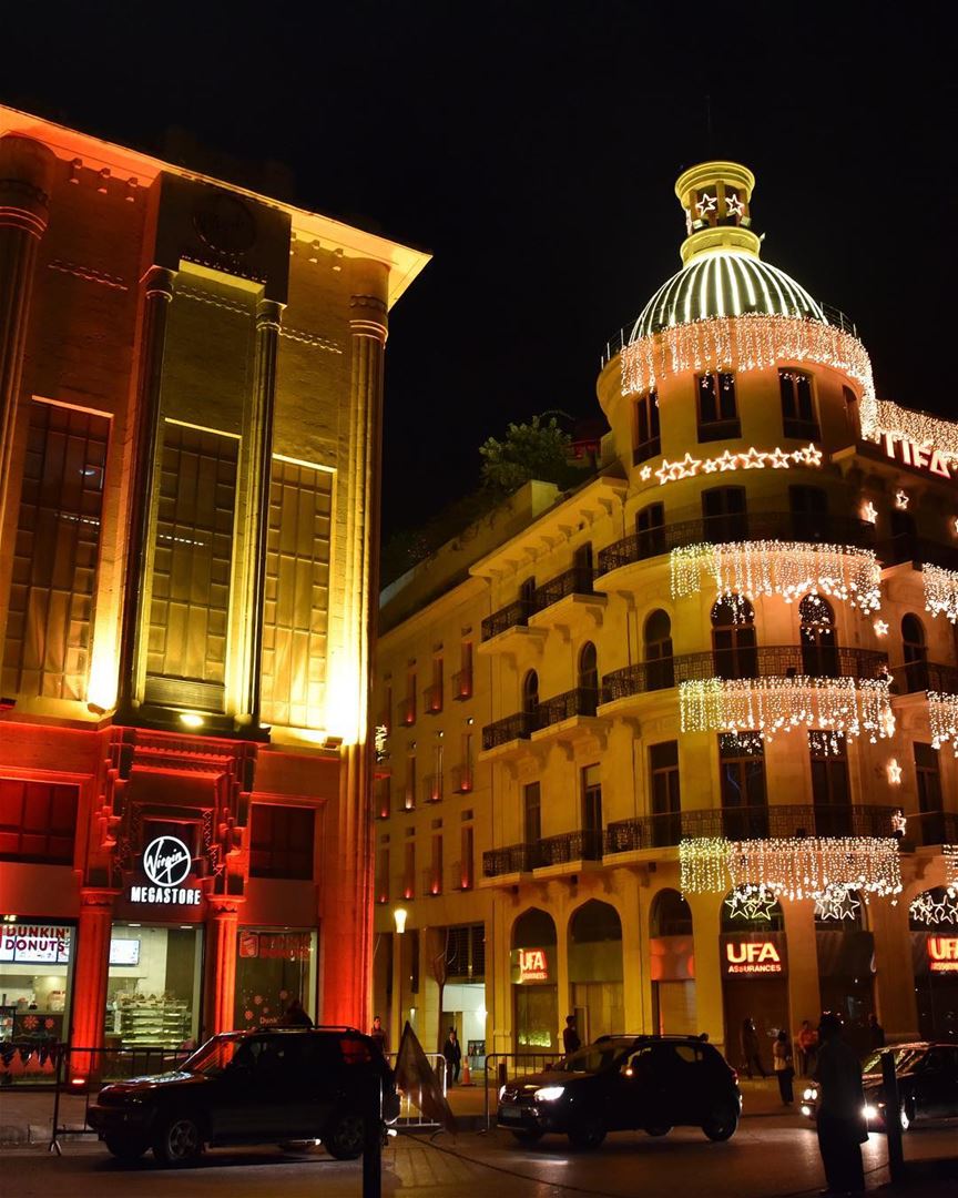 As noites têm um encanto especial em Beirute, não acham? 🇱🇧 Nights have... (Martyrs' Square, Beirut)