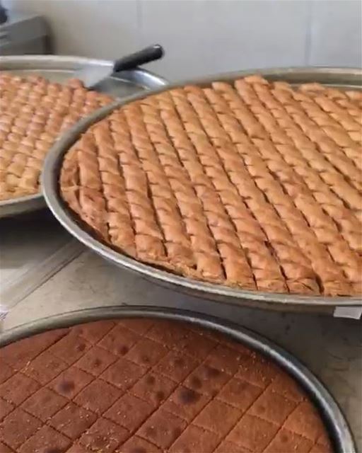 As patisseries do Líbano têm os melhores doces do mundo. Olha quanta...