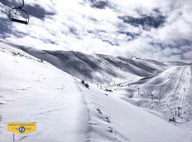 ATTENTION Beiruties>>> The season is FAR from over!! ☃️ Snow is currently... (Mzaar Ski Resort)