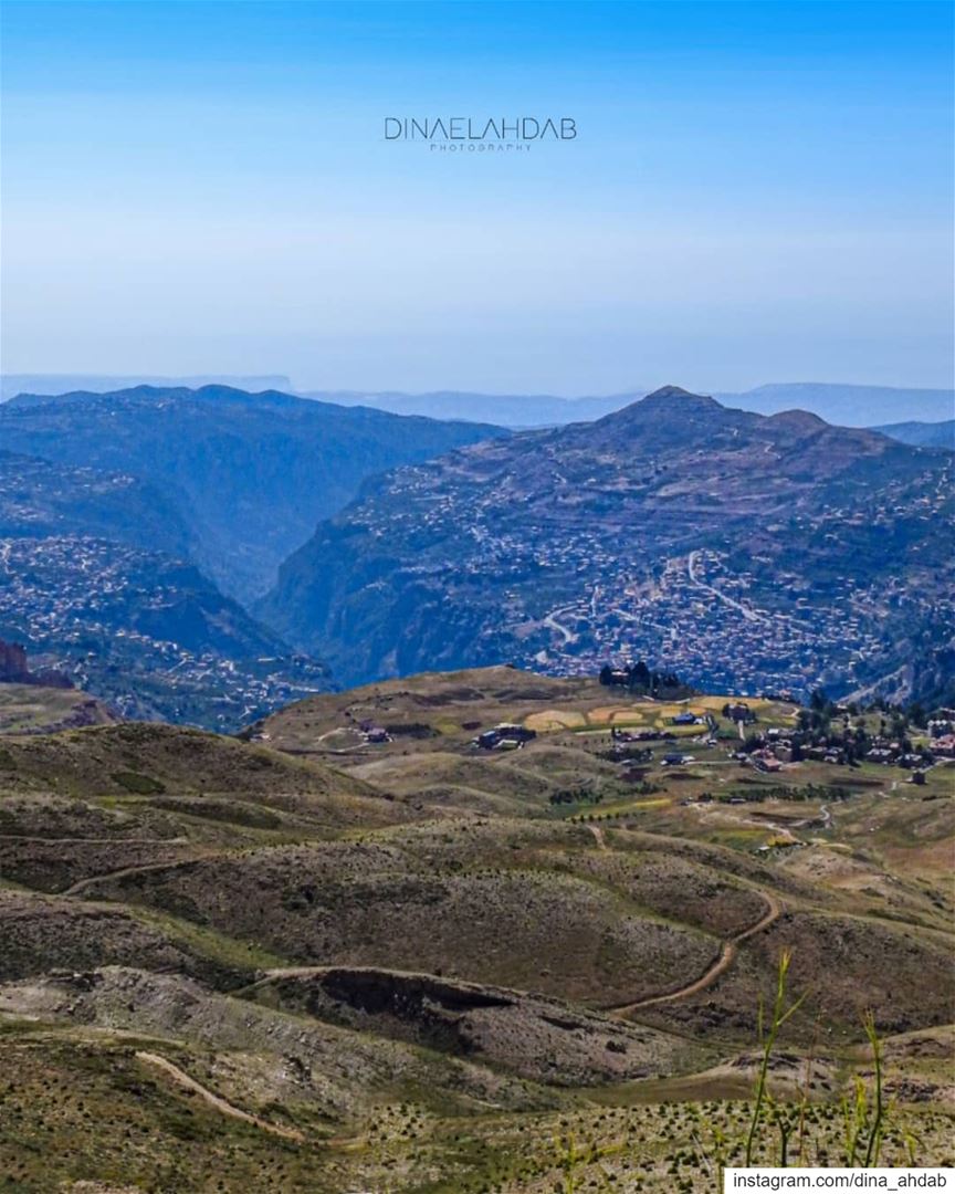 "Au fond d’une vallée, le temps passe plus lentement qu’au sommet d’une... (Bsharri, Lebanon)