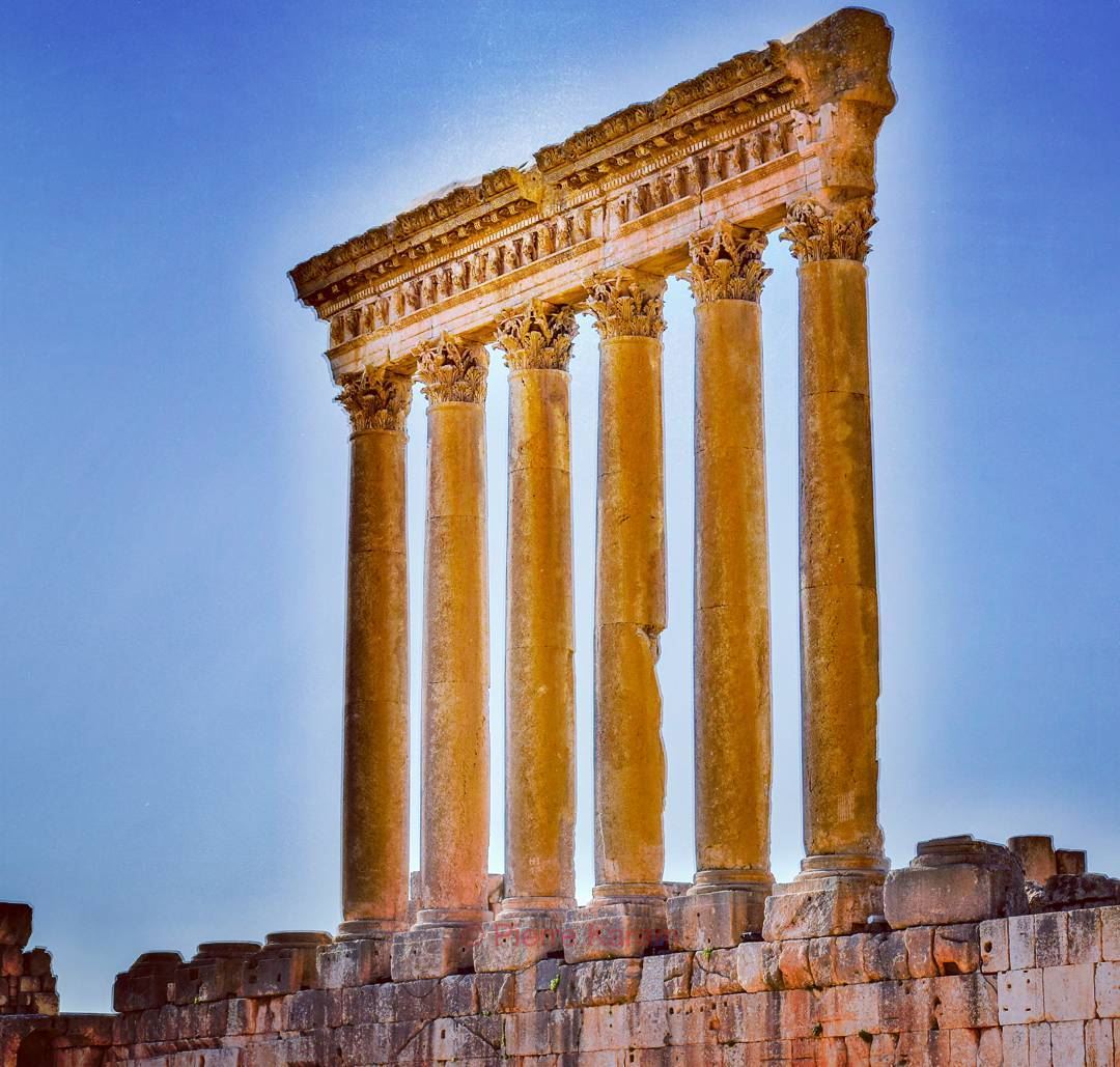 baalbeck  roman  temple  iconic  ruins  Lebanon  lebanese ... (Baalbeck - مدينة بعلبك)