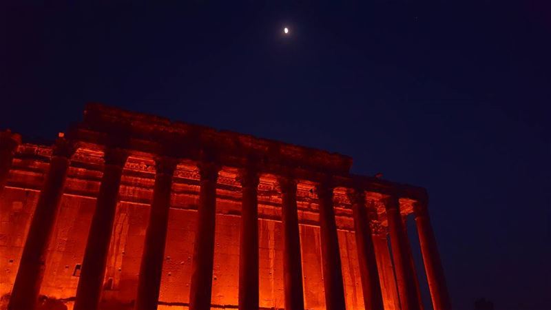 Baalbeck the city of the sun at midnight ☄... baalbeck ... (Baalbeck's Temple)