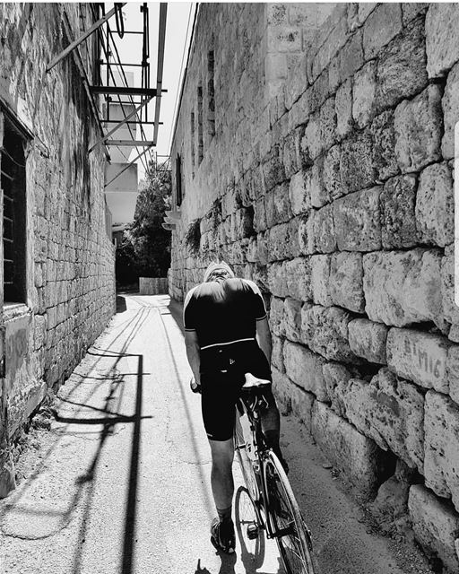  batroun  oldsouk  heritagebuilding  bicycle  cicling  bebatrouni  Lebanon... (Batroûn)
