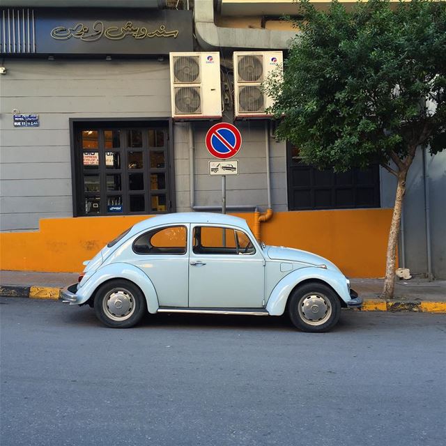 Be cool , Break the rule...... picoftheday  photooftheday  oldcar ... (Gemmayze)