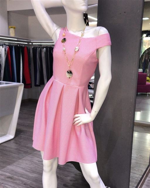 Beautiful pink dress is only a hint of the new upcoming collection, which... (Er Râbié, Mont-Liban, Lebanon)