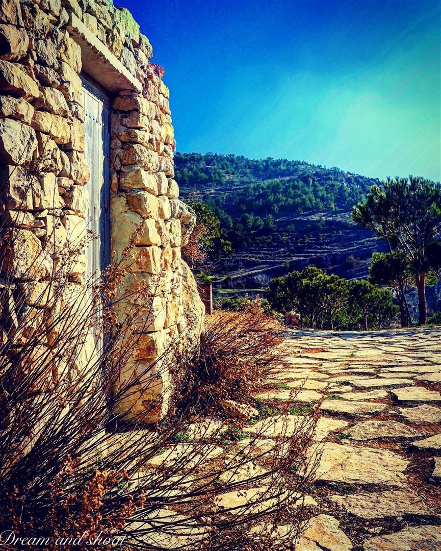 Behind every door there is an opportunity  20likes  canon7dmarkii ... (Niha El Chouf)
