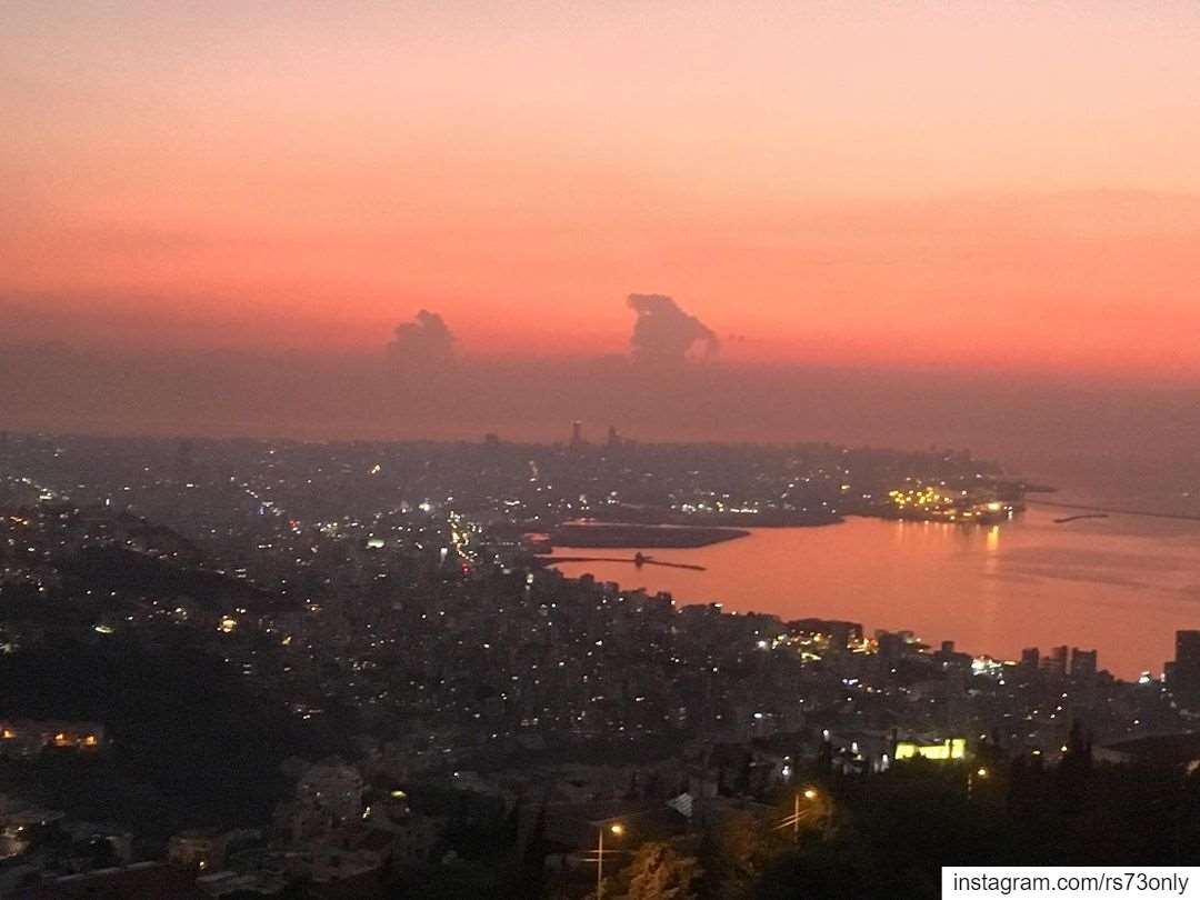  Beirut  hazy  sunset  rooftop  view  calm  pink  orange  sky  skyporn ... (Er Râbié, Mont-Liban, Lebanon)
