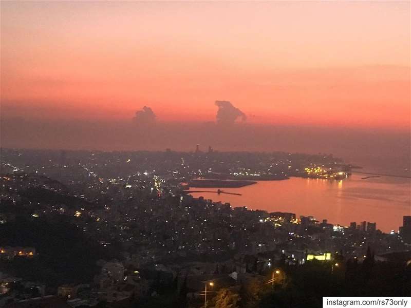  Beirut  hazy  sunset  rooftop  view  calm  pink  orange  sky  skyporn ... (Er Râbié, Mont-Liban, Lebanon)
