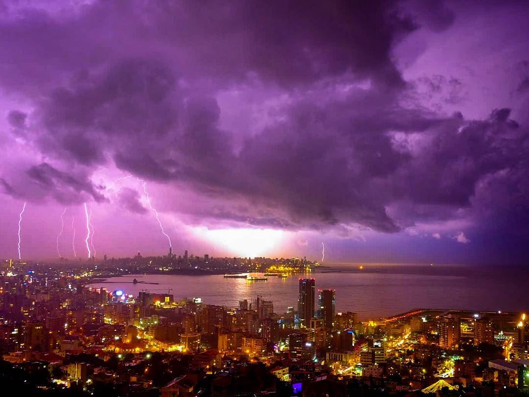 Beirut under lightning strikes 😨😨😨 lightning  thunder  storm ... (Beruit, Rabieh)
