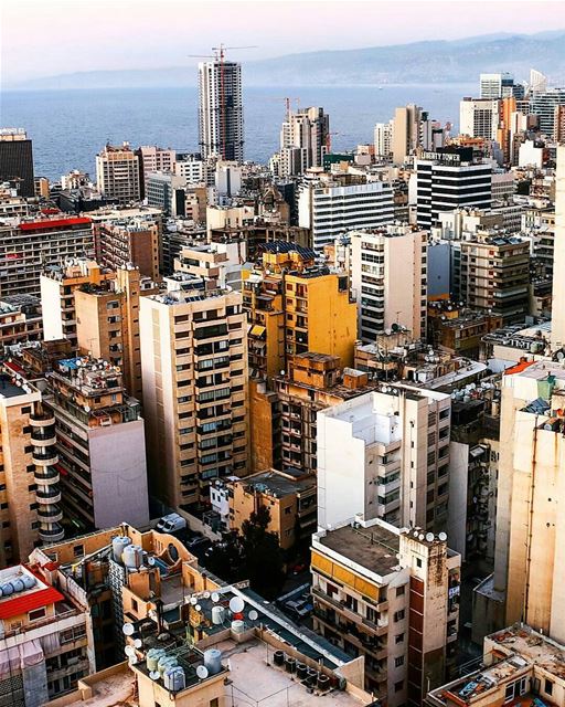 Best views of Beirut from @staybridgesuitesbeirut 🇱🇧By @hotelsbygmr83 ... (Beirut, Lebanon)