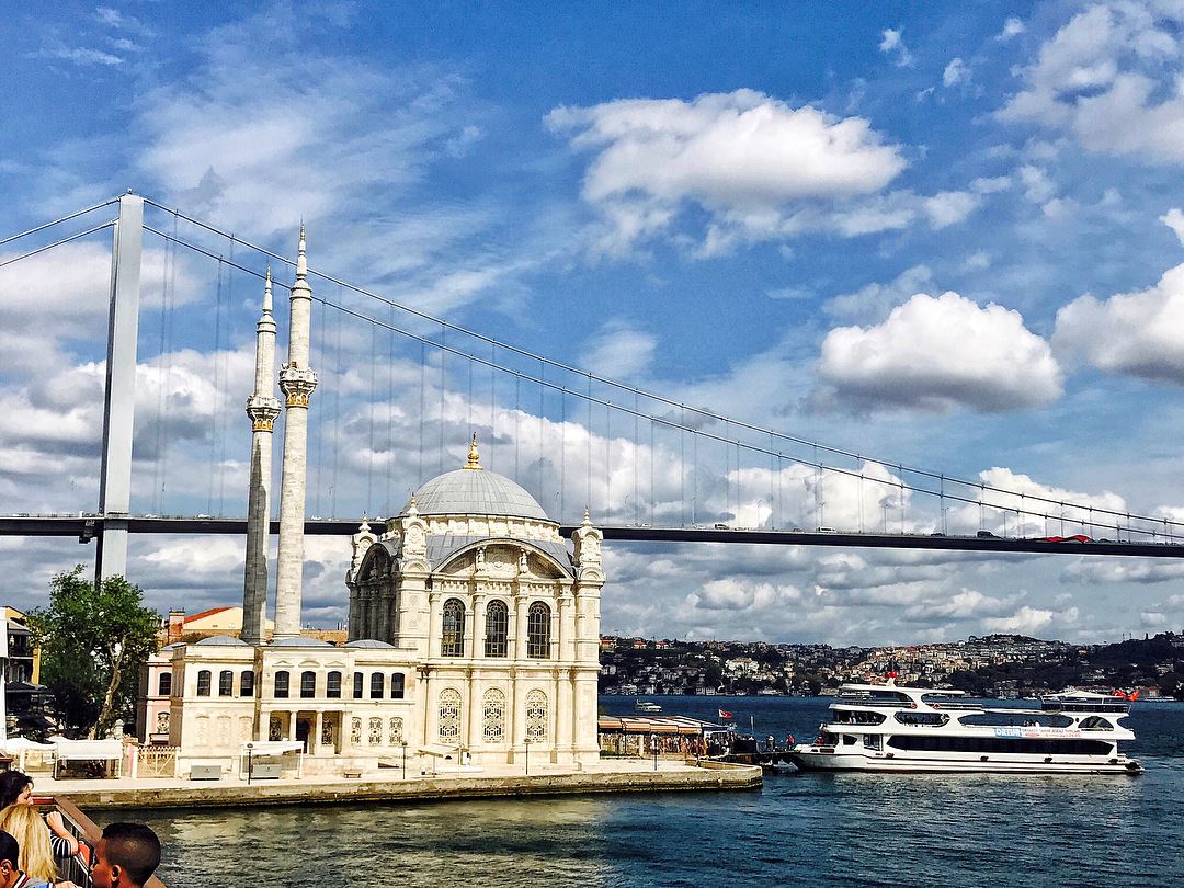 Between Europe and Asia.The Bosphorus tour was one of the most beautiful... (Bosphorus)