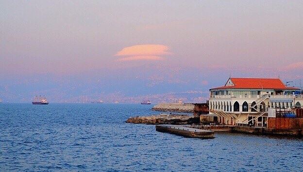 Between sky and sea 💙.......... lebanon  lebanon_hdr  beirut ... (Ain El Mreisse, Beyrouth, Lebanon)