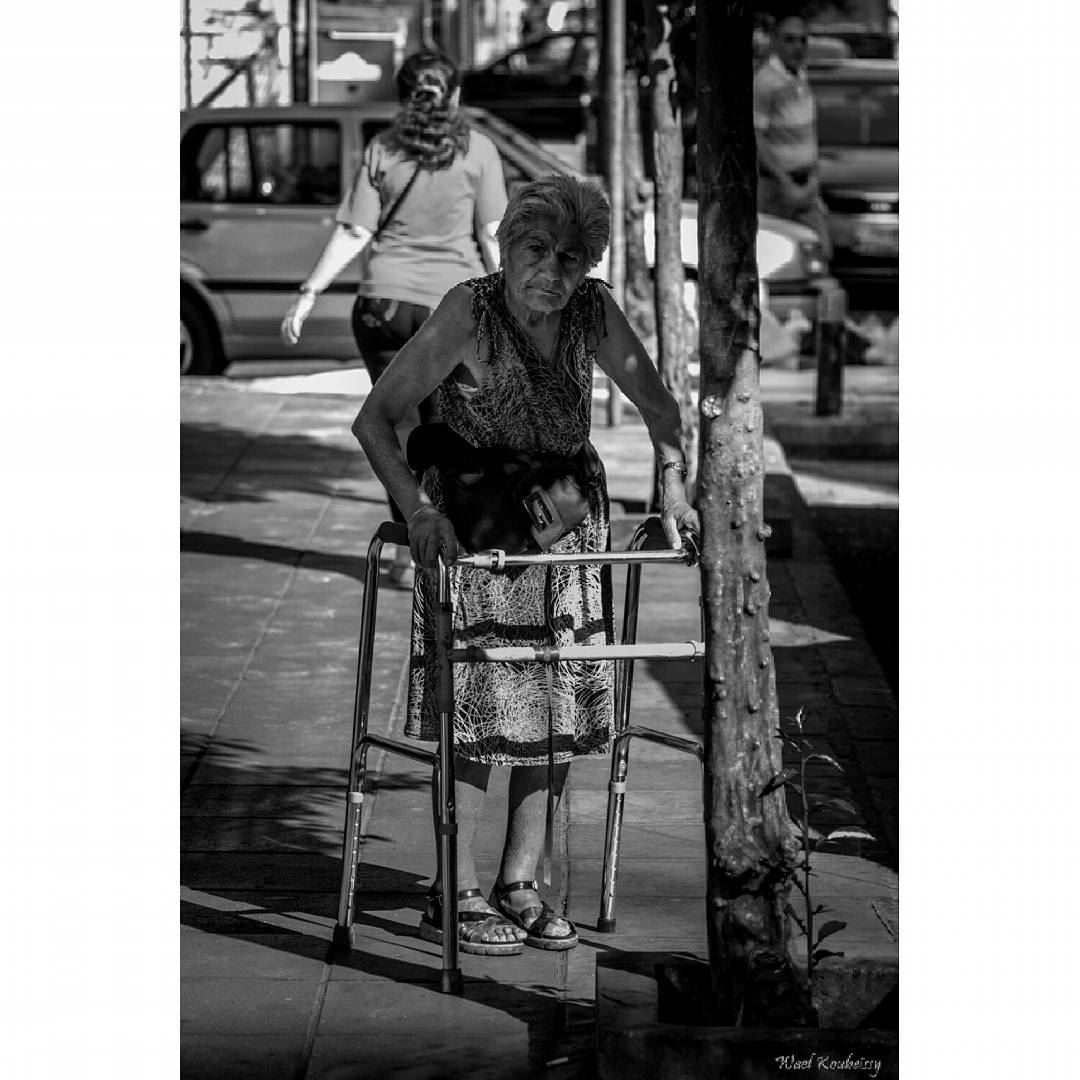  bnw  blackandwhite  street  photography  old  woman  sidewalk  walking ...