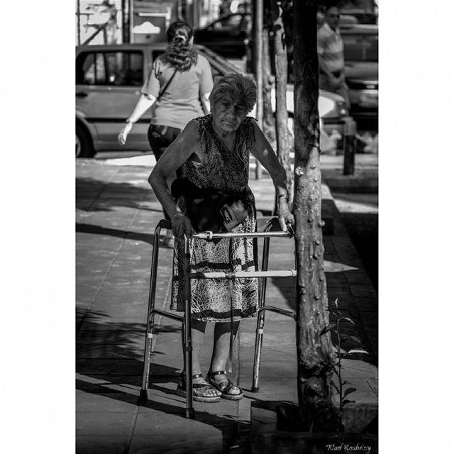  bnw  blackandwhite  street  photography  old  woman  sidewalk  walking ...