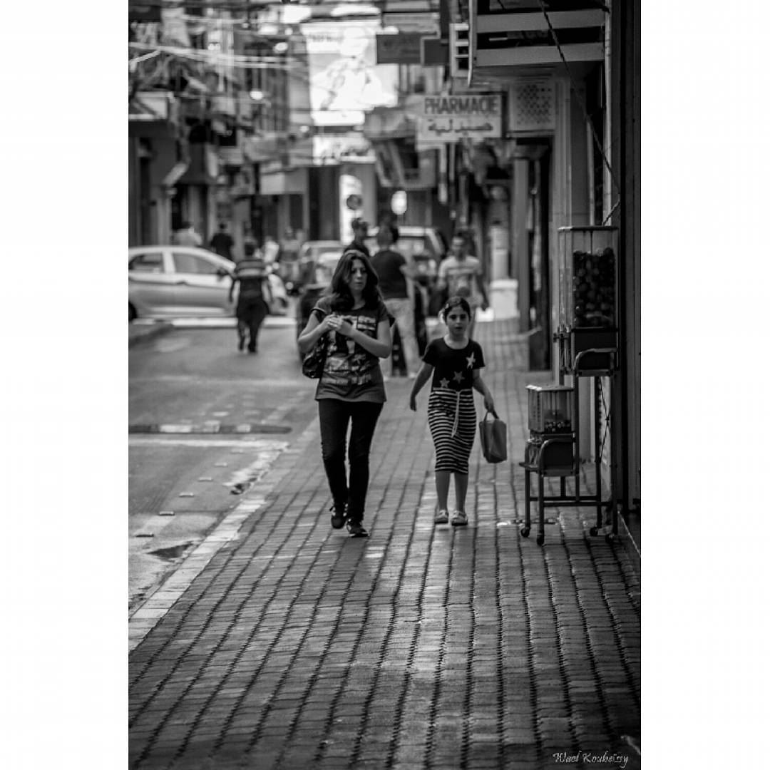  bnw  blackandwhite  street  photography  woman  sidewalk  walking  mother...