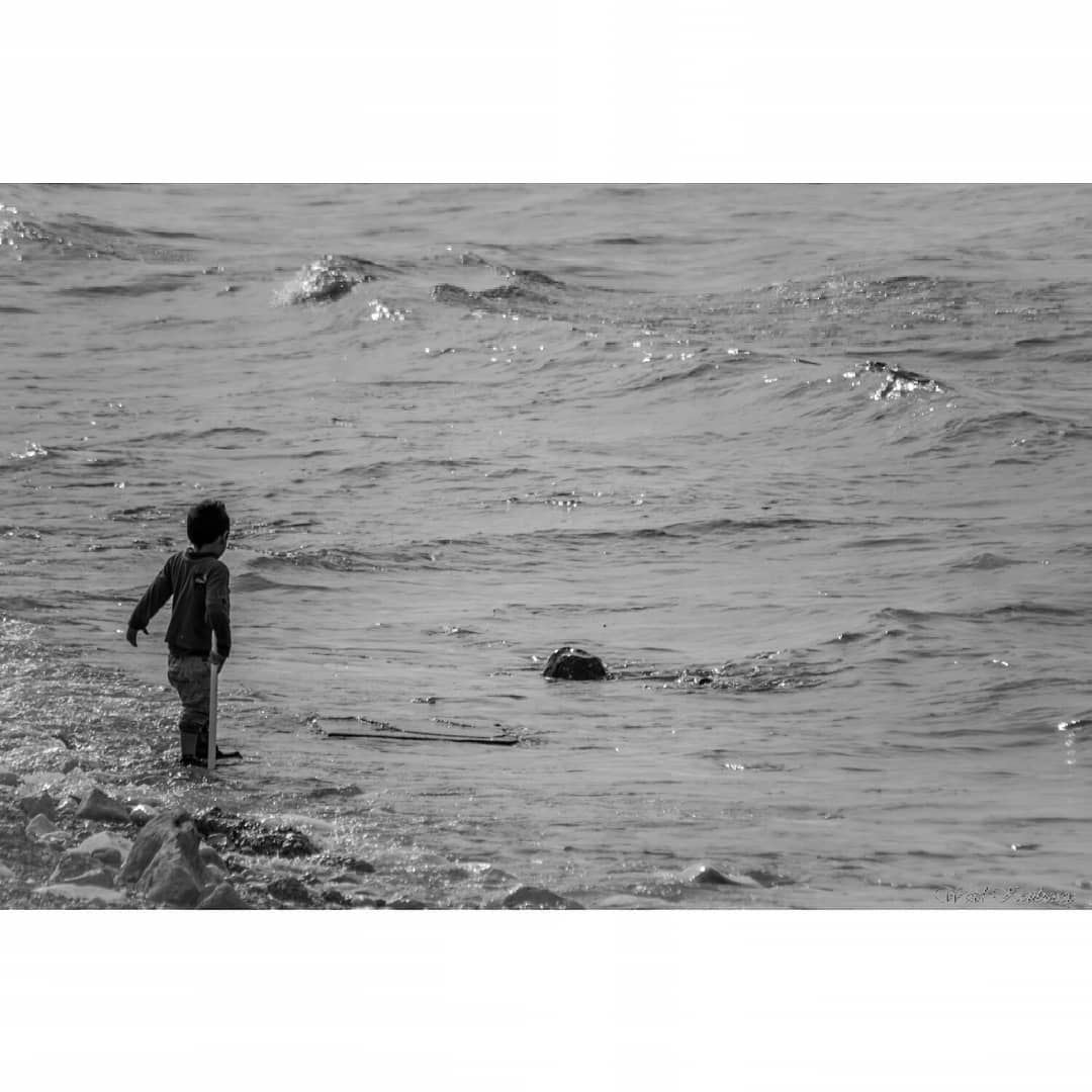  bnw  child  sea  rock  blackandwhite  waves  beach  shore  lebanon  boy ...