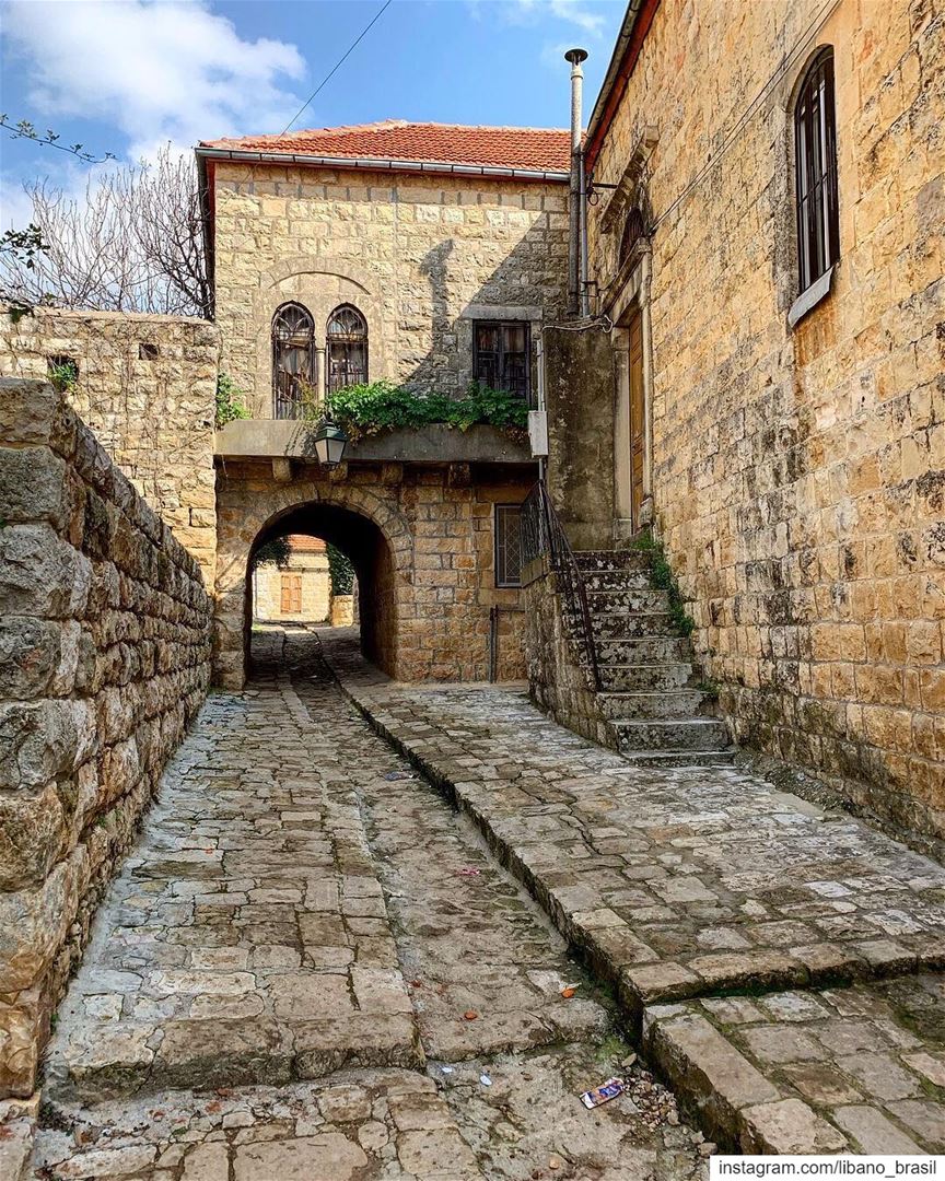 🇱🇧🇧🇷 Bom dia diretamente da cidade de Deir el Qamar (Mosteiro da Lua)!... (Dayr Al Qamar, Mont-Liban, Lebanon)