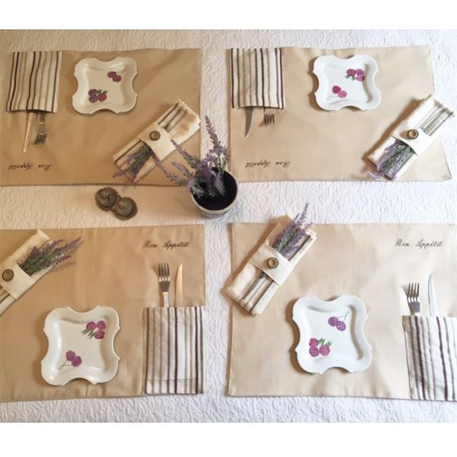 Bon appetit 🍽customized  tablecloths 🍸Write it in fabric by nid d'abeille