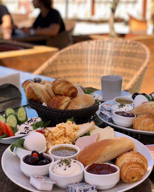 Breakfast/Brunch on a plate l’Auberge des Émirs.  onemealaday ... (L' auberge des Emirs & Restaurant le petit Bruxelles)