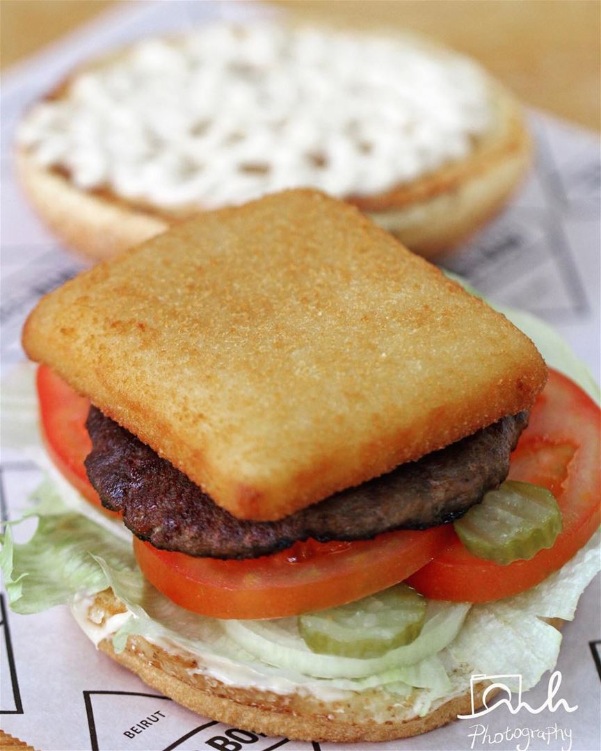 Burger 🍔 at Très bon  food  foodie  Lebanon  beirut  macro  job  fastfood...